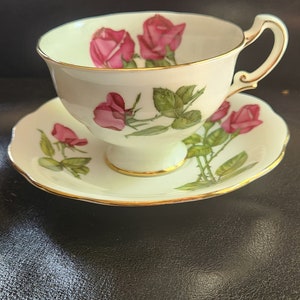Royal Standard Teacup Set &quot;Three Red Roses&quot;