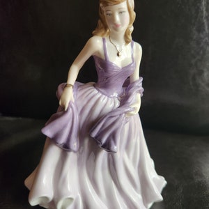 Royal Doulton Figurine &quot;A Moment in Time&quot;