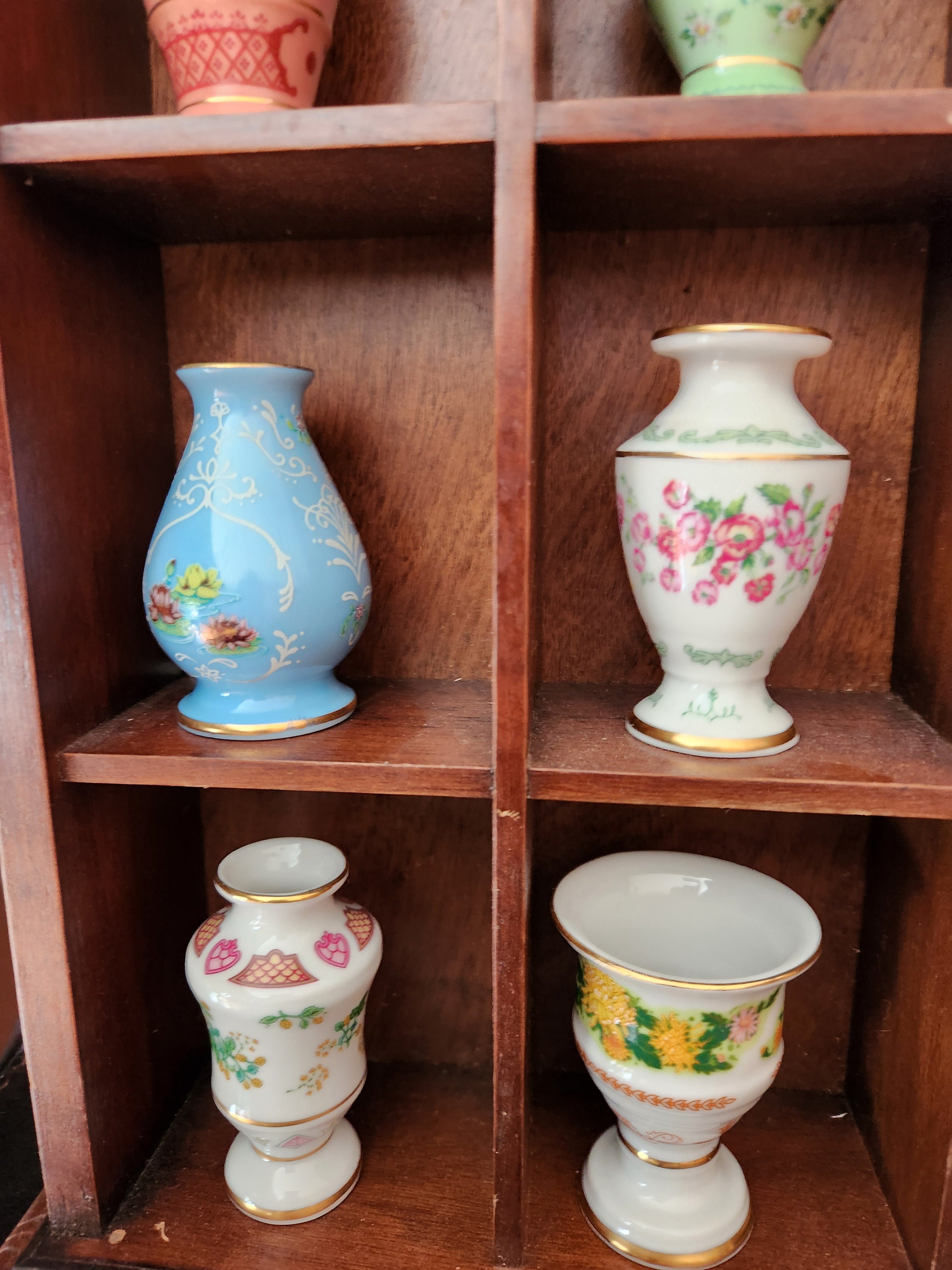 Franklin Mint the Flowers of the Victorian Year Vase