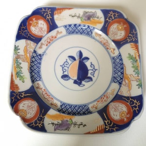 Antique Japanese Imari Plate/Dish with floral & leaf decoration