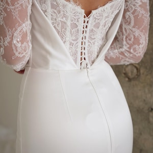 Vintage sjöjungfruklänning i satin med off-shoulder-mönster i spets, satinkorsett | Josephine