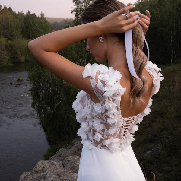 Rustieke strandtrouwjurk 3D bloemenkant | Trouwjurk met diepe v-hals | Lange treinstijl | DELA...
