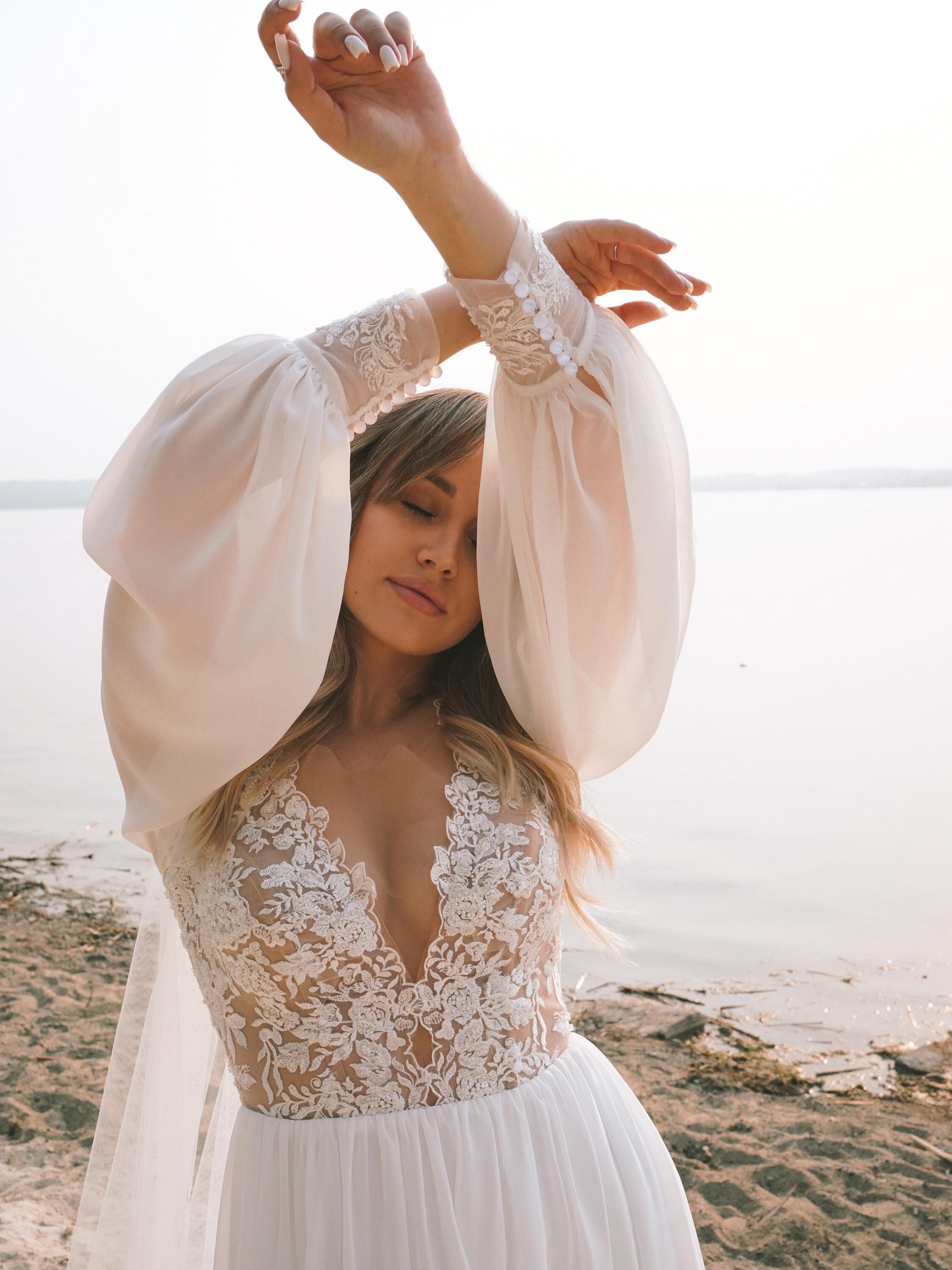 etsy wedding dress bohemian Whimsical Boho Embellishment_Appliques Rounded train Color:Blue Scattered Ditsy Marvelously Adorable White Polka