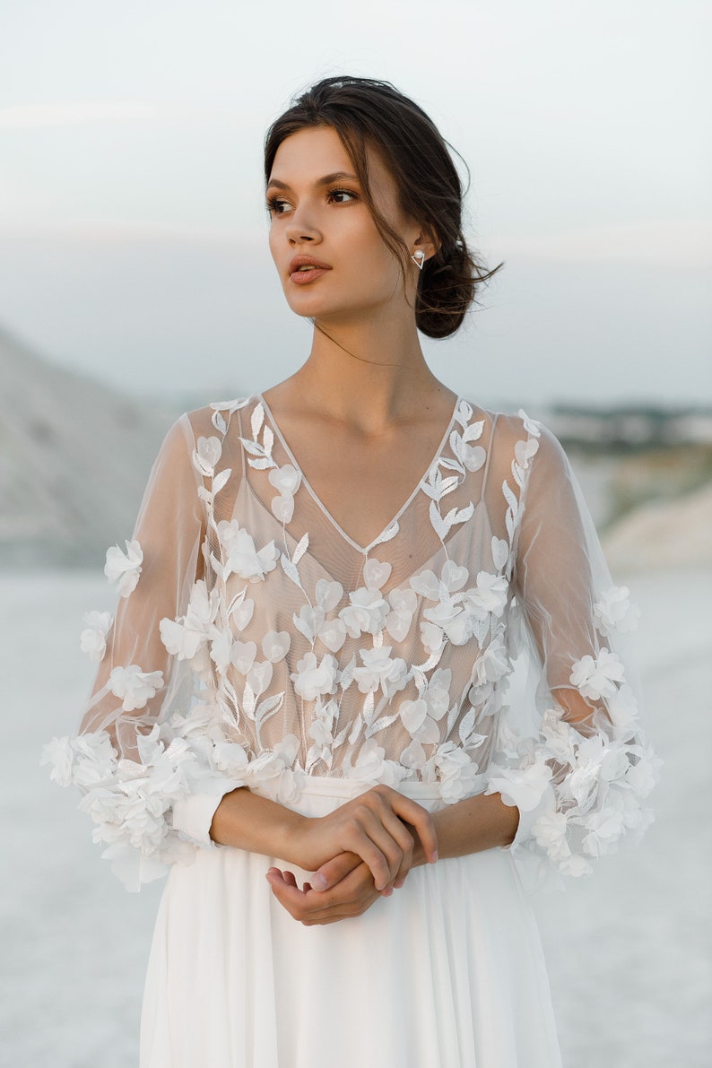 Lace wedding dress Beach, Flowy wedding dress Flower, Reception dress Mod, Romantic bridal dress MONA zdjęcie 1