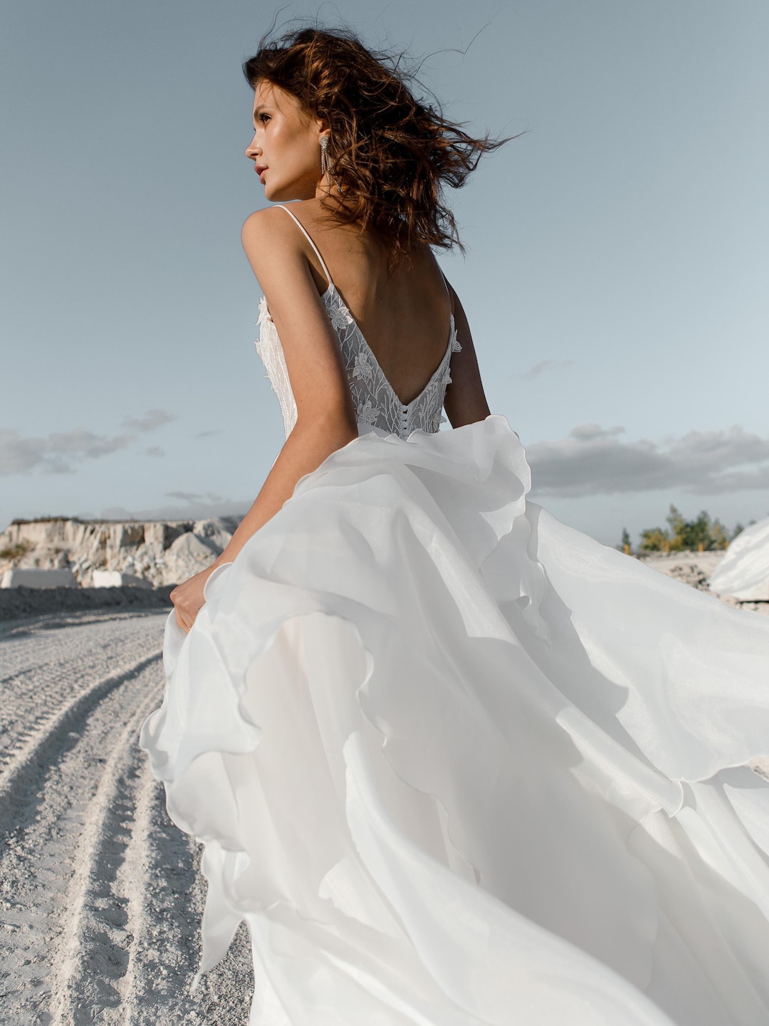 Effortless Elegance: Unique Flowy Wedding Dresses That Turn Hearts into Awe