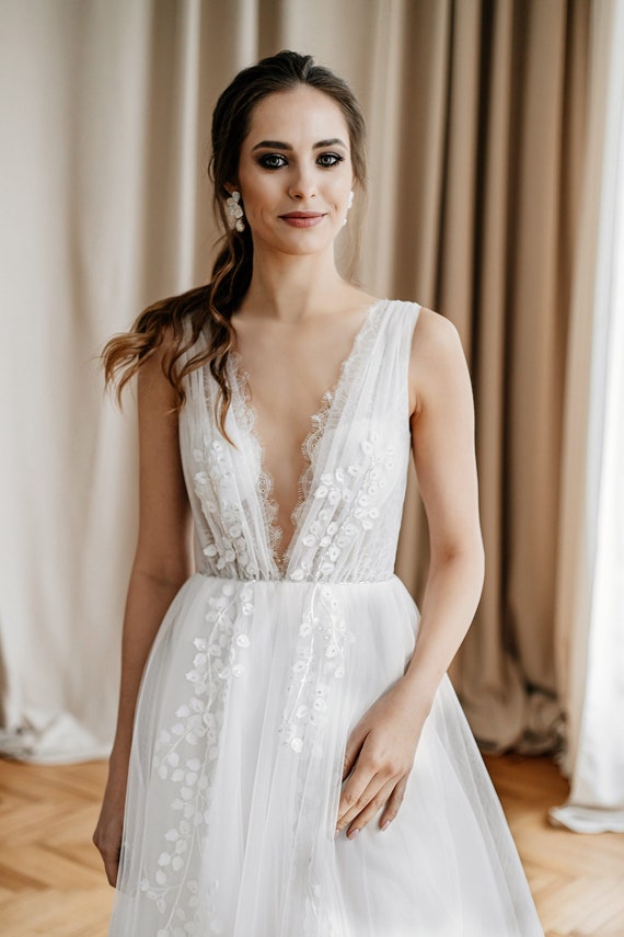 20 Beautiful Wedding Dresses for Big Busts - hitched.co.uk