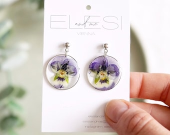 Violet round pressed pansy earrings with purple-yellow, real flowers, resin wildflower earrings in gold / silver, epoxy resin