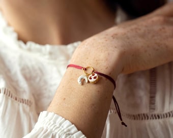 Linzer eyes vanilla crescent bracelet, Christmas bracelet made of Fimo, winter polymer clay bracelet, Linzer biscuits, cookie bracelet