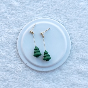 Orecchini per albero di Natale, orecchini natalizi verdi pendenti, orecchini invernali, orecchini in argilla polimerica