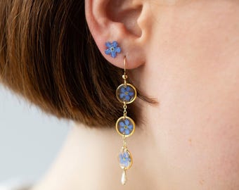 Pendientes largos y delicados de resina con flores azules prensadas, pendientes de resina epoxi con flores silvestres, flores naturales, pendientes de boda.