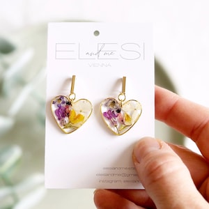 Bunte Wildblumen Resin Ohrringe in Herzform, Epoxidharz Vergissmeinnicht Ohrringe, echte Blütenohrringe, getrocknete Blüten, Herzohrringe