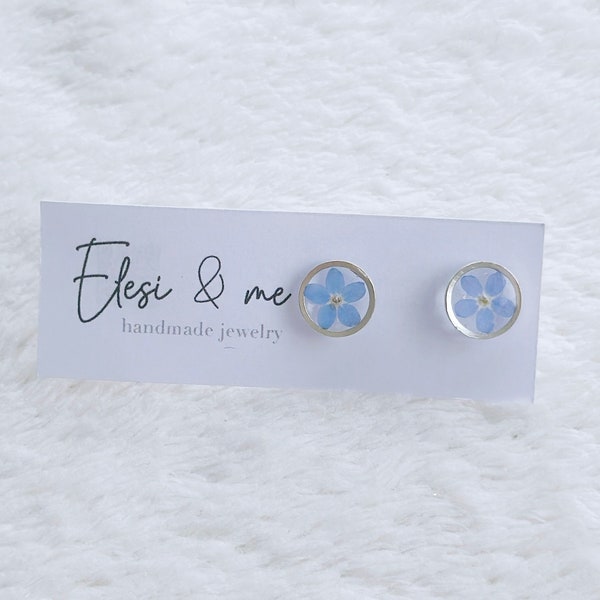 Small Forget-Me-Not Resin Stud Earrings with Pressed Blue Flower, Silver Round Forget-Me-Not Wildflower Earrings, Flower Earrings
