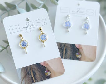 Pendientes de resina de nomeolvides con flor azul prensada y pequeña perla de agua dulce auténtica, pendientes de flores silvestres con flor auténtica
