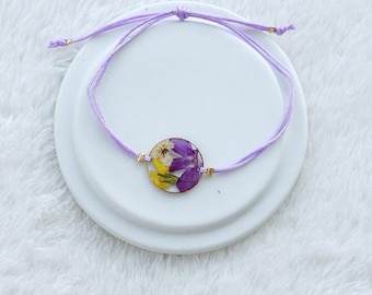 Violet wildflower bracelet with violet and yellow real wild flowers, resin bracelet, hand-knotted flower bracelet, epoxy resin