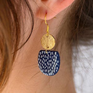 Dark blue earrings ceramic look, semi-circular earrings with dot pattern, handmade ceramic jewelry, polymer clay, blue dangle earrings