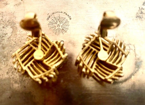 1960s LISNER Goldtone Basketweave Clip Earrings - image 3