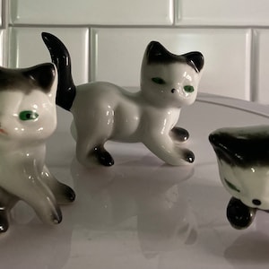 Vintage Porcelain Cat Trio Set Of Three Green Eyes