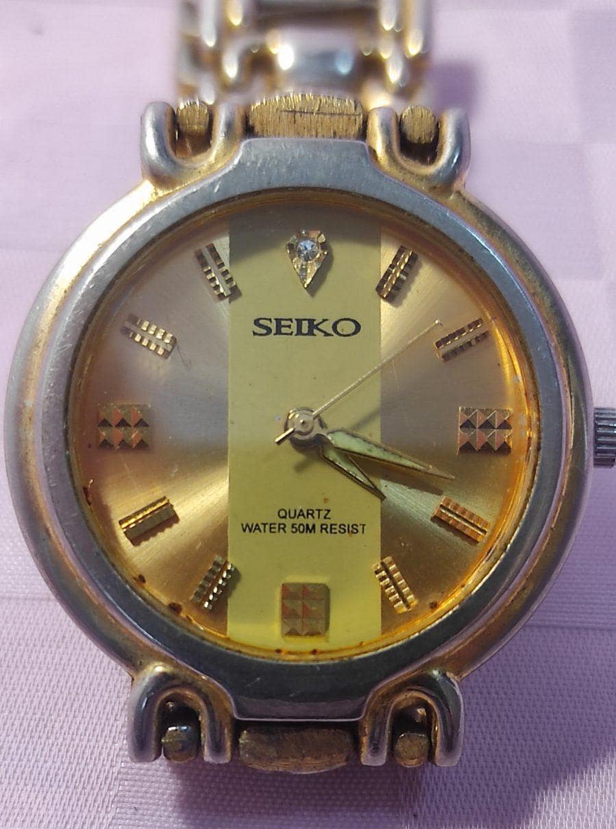 Montre Vintage Femme Seiko Des Années 80-90 - Boîtier Et Bracelet Acier Noir - État Neuf