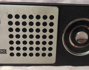 123_2026_Una radio portatile vintage Selga 404 in custodia di pelle, a transistor, MW/LW. Un regalo per un appassionato di radio. Ascolta le onde radio