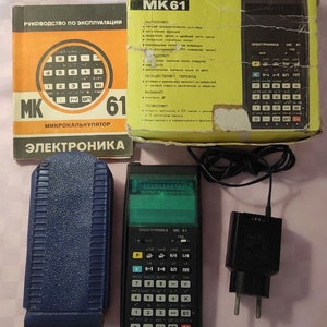 Vintage Russischer programmierter Taschenrechner Electronika MK 61 aus der UdSSR, AC-Adapter