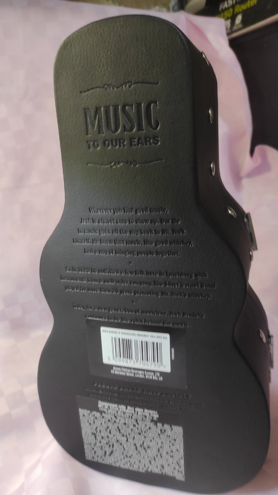 Original Jack Daniels Case in the Shape of a Guitar 0.7 L