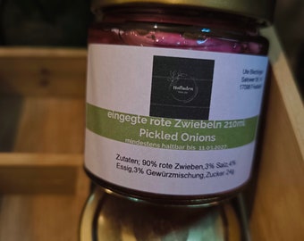 Rote Zwiebeln  in einem Sud nach Omas Rezept mit Wachholderbeeren