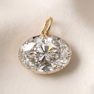 Hanger met ovale moissanite van oost naar west, solitaire hanger met 3 karaat diamant, prachtige hanger van 14k tweekleurig goud, jubileumcadeau, zonder ketting