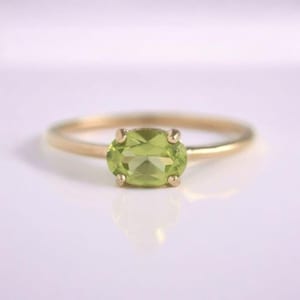14k Gelbgold Antike Peridot Minimalist Verlobungsring, Zarte & kleine Peridot Versprechen Ring für Sie, Jahrestag Geschenk Ring für die Liebe