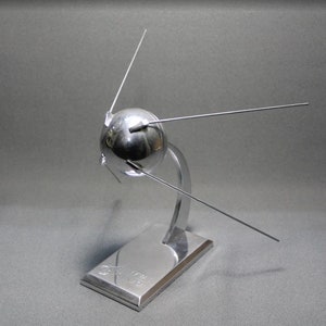 Handmade metall Legendary Russian USSR first satellite Sputnik 1 spacecraft scale model 1/10