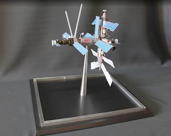 手作りのMIR宇宙ステーションのスケールモデル（カバーなし） - Etsy 日本