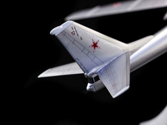プレミアムハンドメイドソ連ロシアツポレフTu-95航空機爆撃機スケール