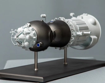 Russian USSR handmade Soyuz 7K-LOK spacecraft launch vehicle scale model 1/50