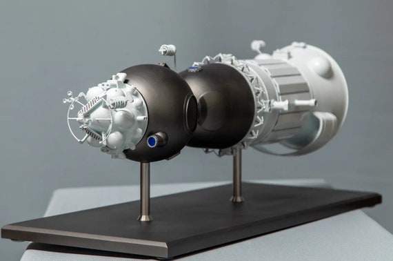 Russian USSR Handmade Soyuz 7K-LOK Spacecraft Launch Vehicle Scale