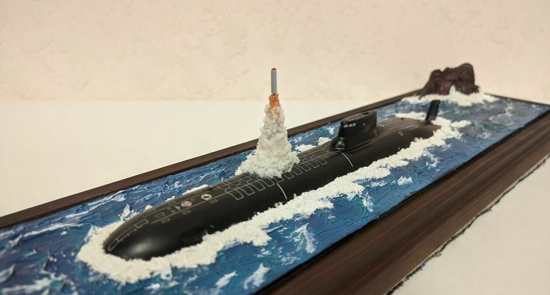 Yahoo!オークション - 1/700 完成品 ロシア海軍 タイフーン級