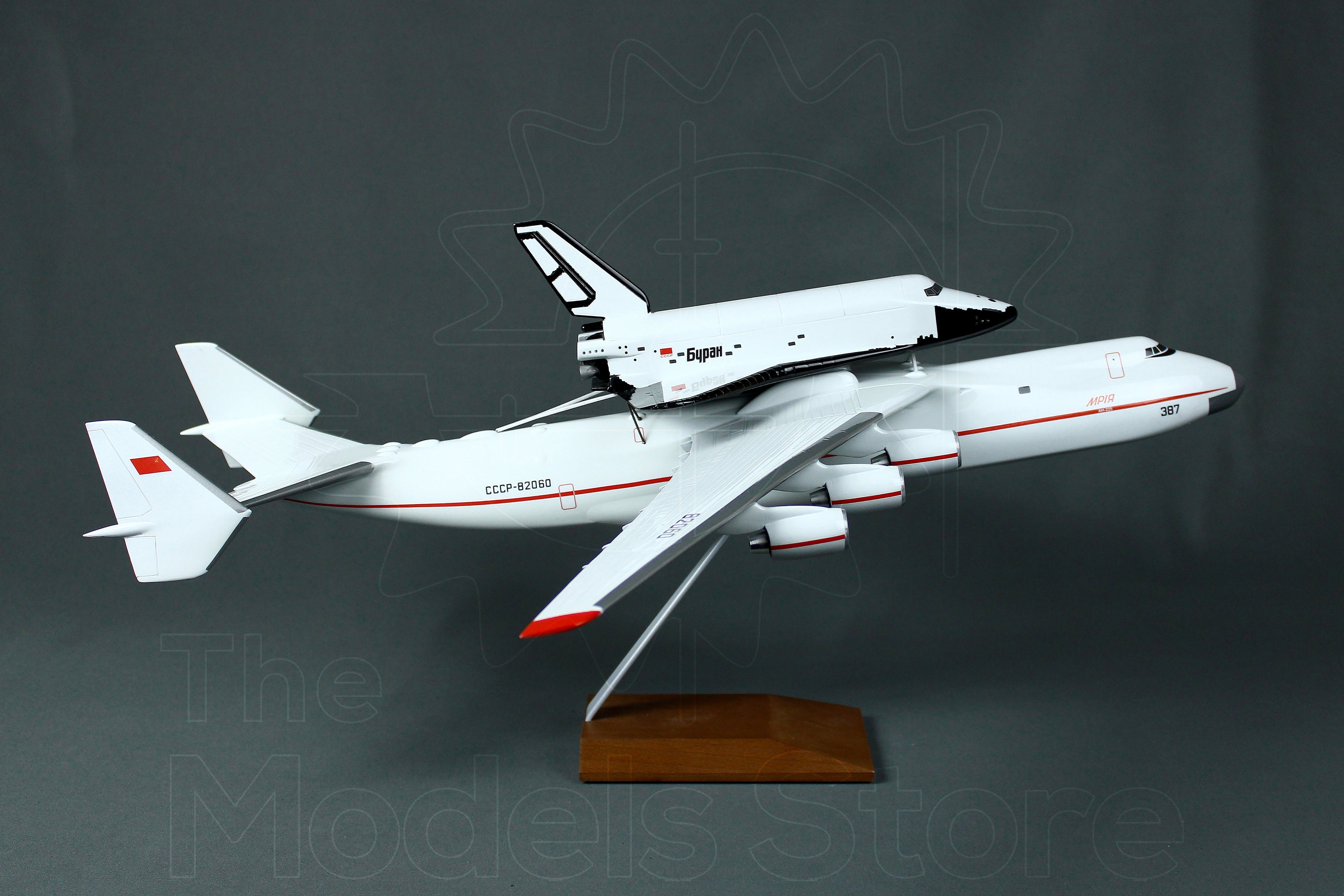 ARCADORA Modello Aereo AN-225 Antonov Con Space Shuttle Buran – Scala 1:200 In Resina ABS