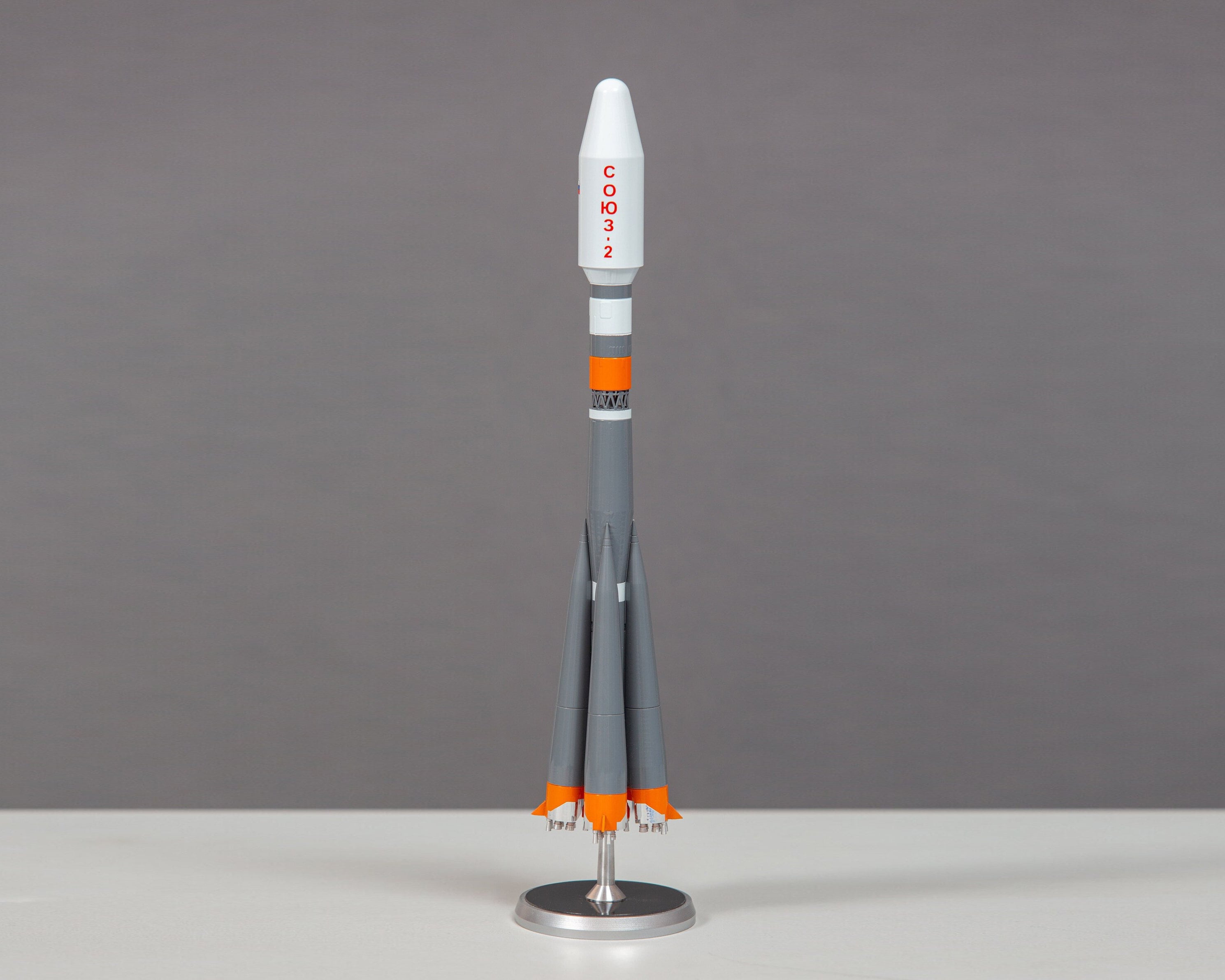 ソ連のロシアの貨物ソユーズ2ロケット宇宙船打ち上げ機スケールモデル