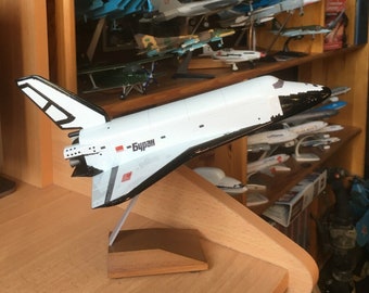 Legendarisch, handgemaakt premium schaalmodel van de Energia Buran raket.