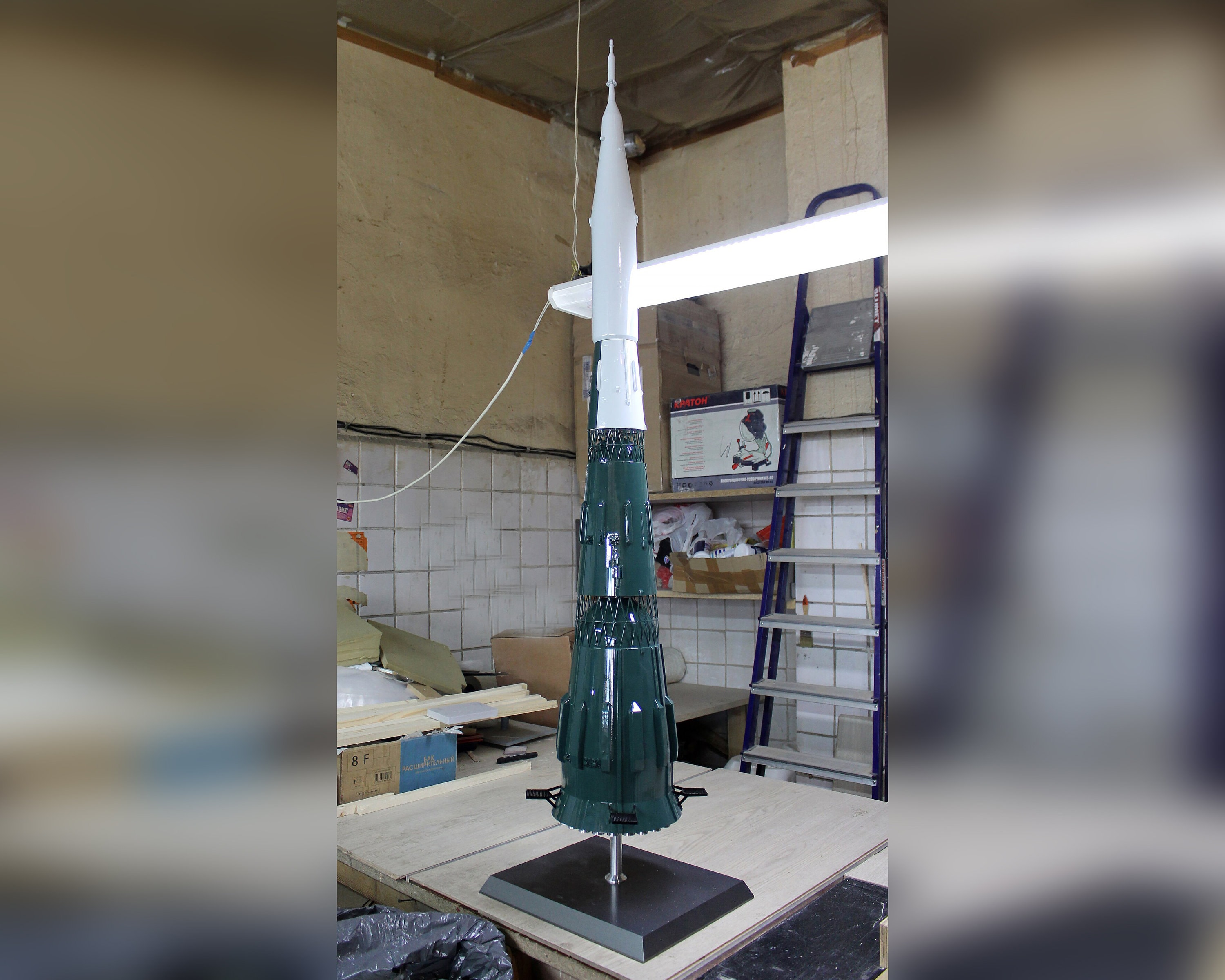 USSR N1 Lunar Program Spacecraft Launch Vehicle Scale Model Scale