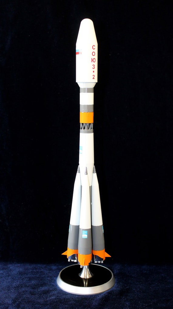 【送料無料】Soyuz project 『perspective』 USSR Soyuz 7K-LOK Spacecraft Lunar N1 Launch Vehicle Scale Model