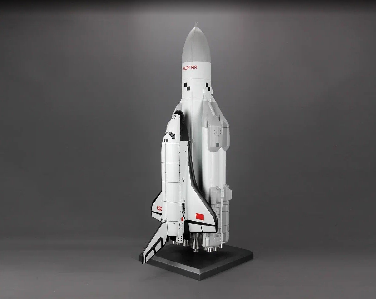ソ連のエネルギア・ブランロケット宇宙船打ち上げ機のスケールモデル