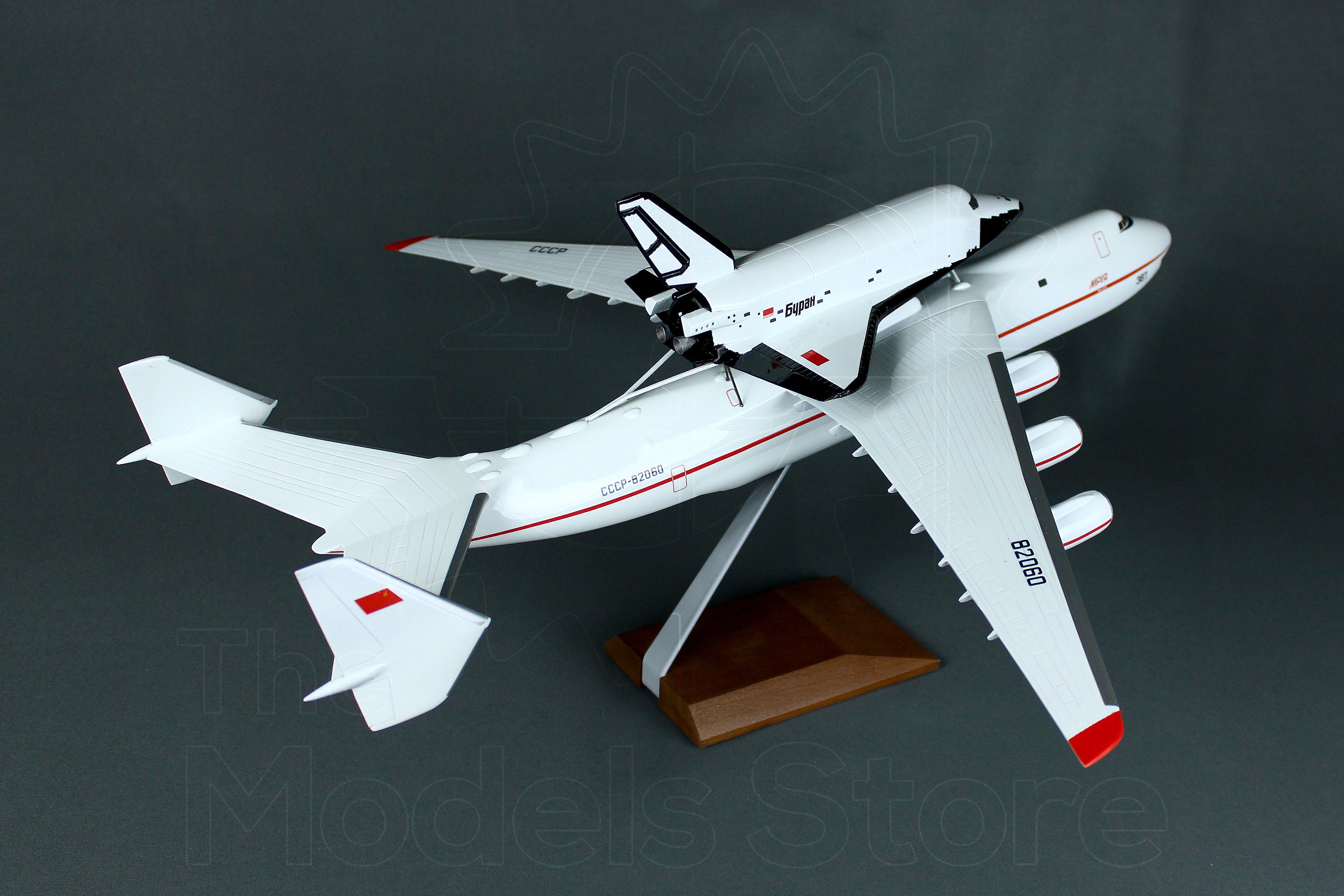 伝説のウクライナ製アントノフ An-225 ムリーヤ＋ブラン宇宙船スケール