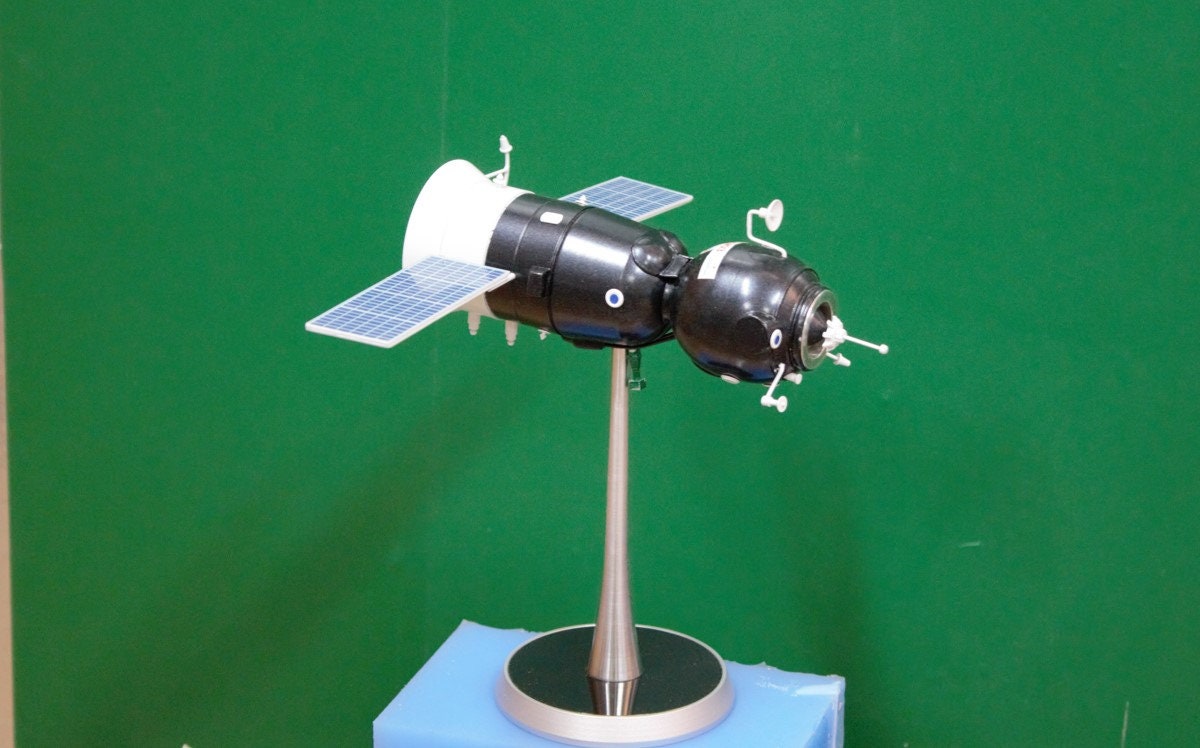 ソユーズ宇宙船の縮尺模型 - Etsy 日本