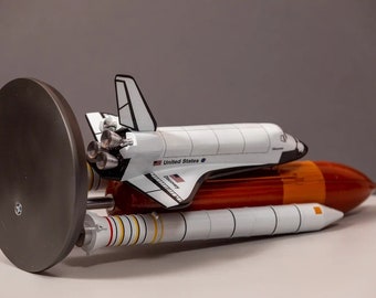 Maquette de la Navette Spatiale ENDEAVOUR OV-105 au 1/100