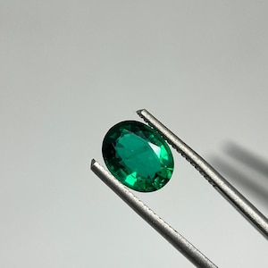 認定エメラルド 9.5x7.5 x 5 MM 2.20 カート 天然ザンビア産エメラルド オーバルカット 鮮やかなグリーン 高品質 5月の誕生石 ルース宝石 ジュエリー用