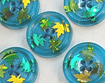Bottoni D1 da 15 mm fatti a mano in resina foglie di primavera su blu scintillante confezione da 7 da Bobbie's Buttonry