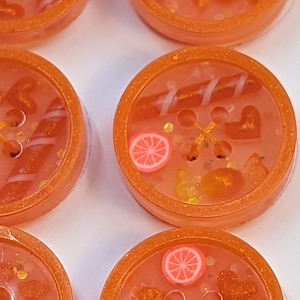 20mm W3 Knöpfe Handmade Resin Orange Candy 6er Pack von Bobbie&#39;s Buttonry