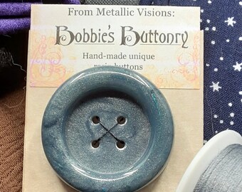 38mm D6 Buttons Handmade Resin Shimmery Grey Silver 1 pack di Bobbie's Buttonry
