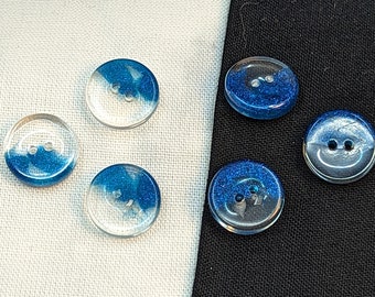 Bottoni W7 da 12 mm fatti a mano in resina blu luccicante e trasparente Duo 6 pezzi da Bobbie's Buttonry