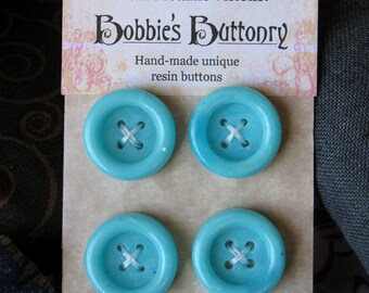 Bottoni da 18 mm In resina fatta a mano Baby Blue 4 pack da Bobbie's Buttonry