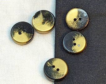 Bottoni W7 da 12 mm fatti a mano in resina nera e oro Shimmer Duo 6 pezzi da Bobbie's Buttonry